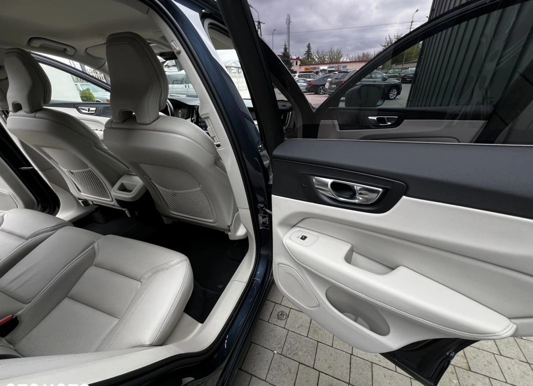 Volvo XC 60 cena 139999 przebieg: 180000, rok produkcji 2019 z Mrozy małe 704